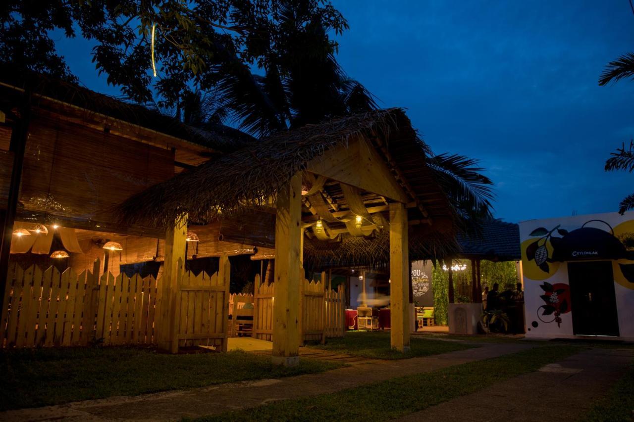 Tuk Tuk Hostel Negombo Exterior photo